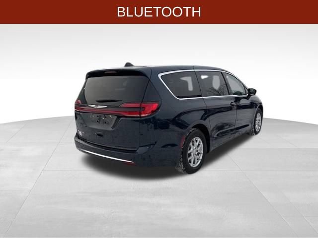 Used 2024 Chrysler Pacifica Touring image 7