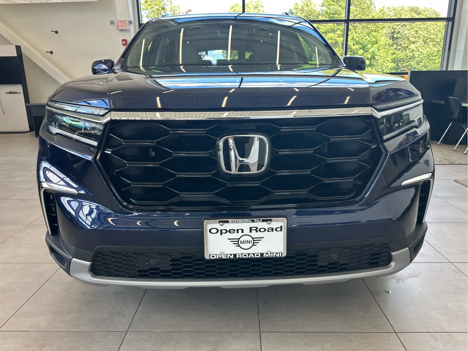 Used 2025 Honda Pilot Touring image 3