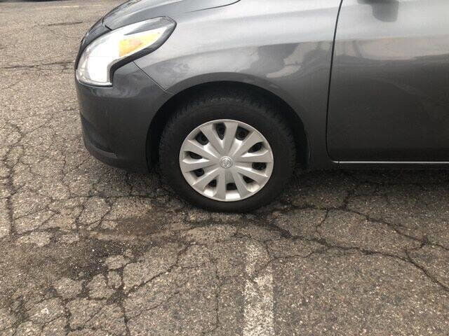 Used 2017 Nissan Versa SV image 8