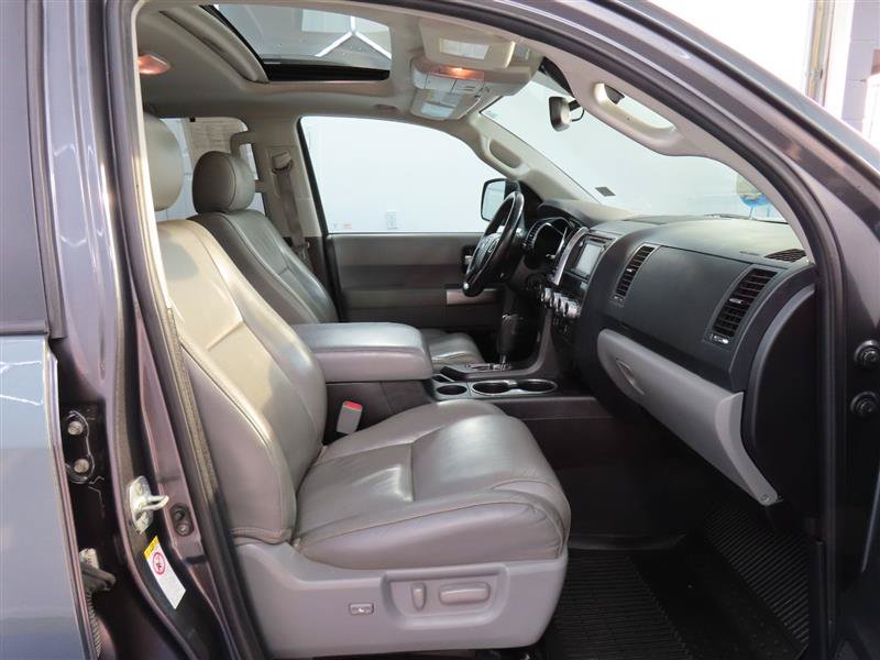 Used 2019 Toyota Sequoia Limited w/ Safety & Convenience Package AWD/4WD image 36