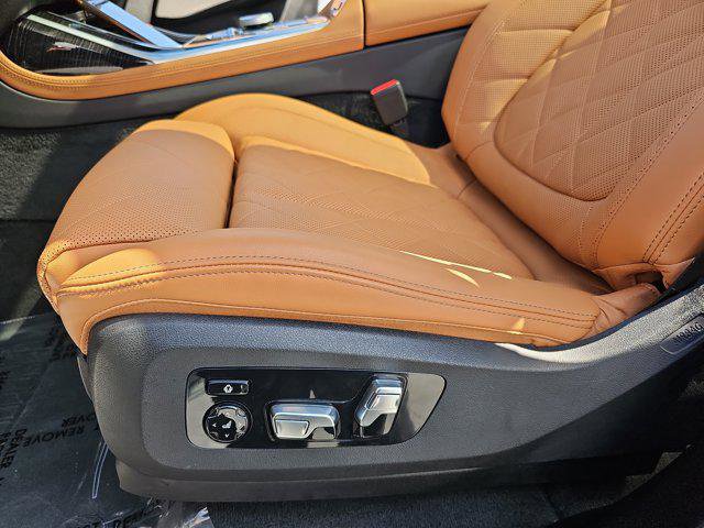 Certified 2024 BMW X7 xDrive40i w/ M Sport Package image 31