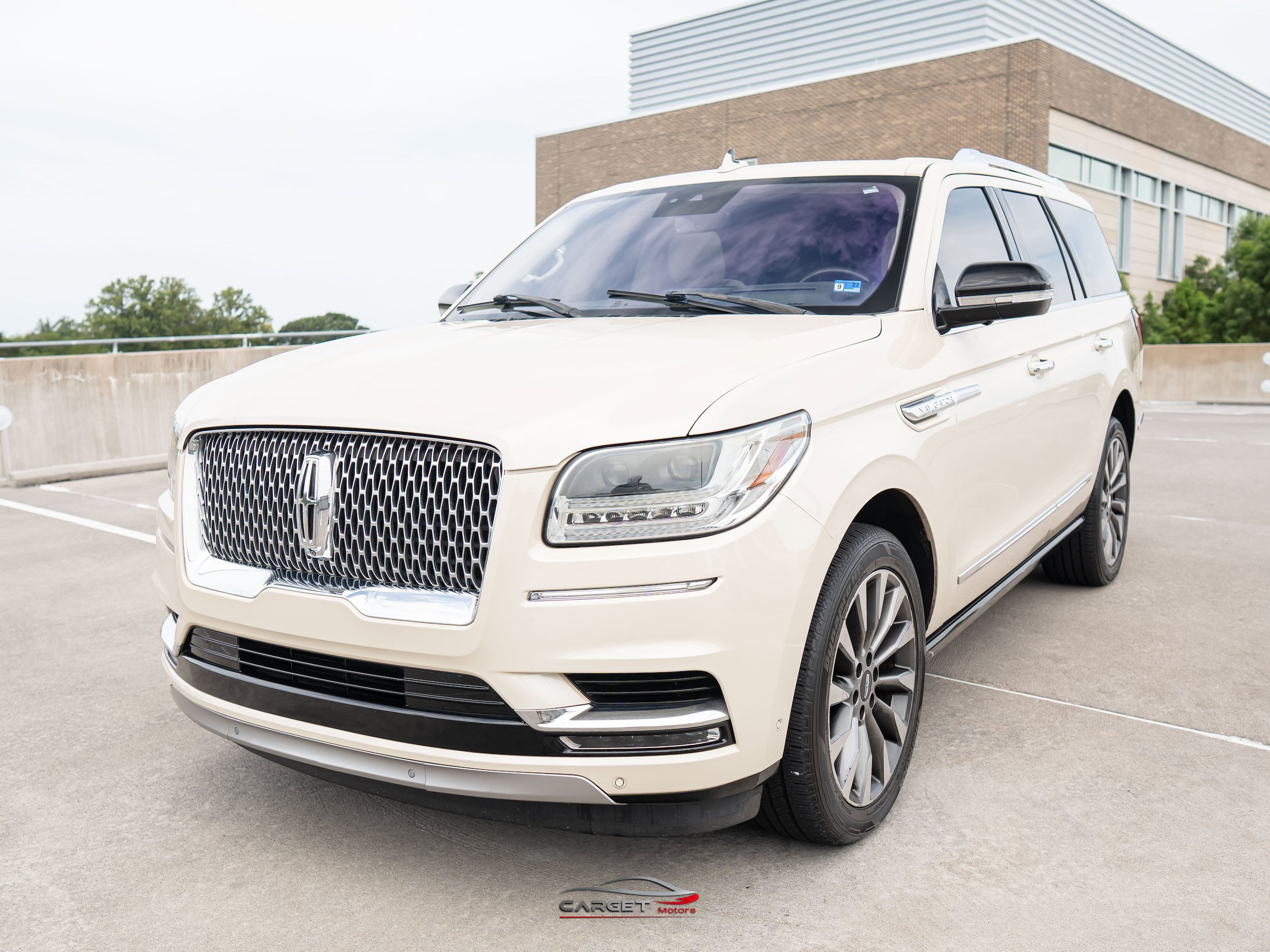Used 2018 Lincoln Navigator Select w/ Technology Package RWD image 3