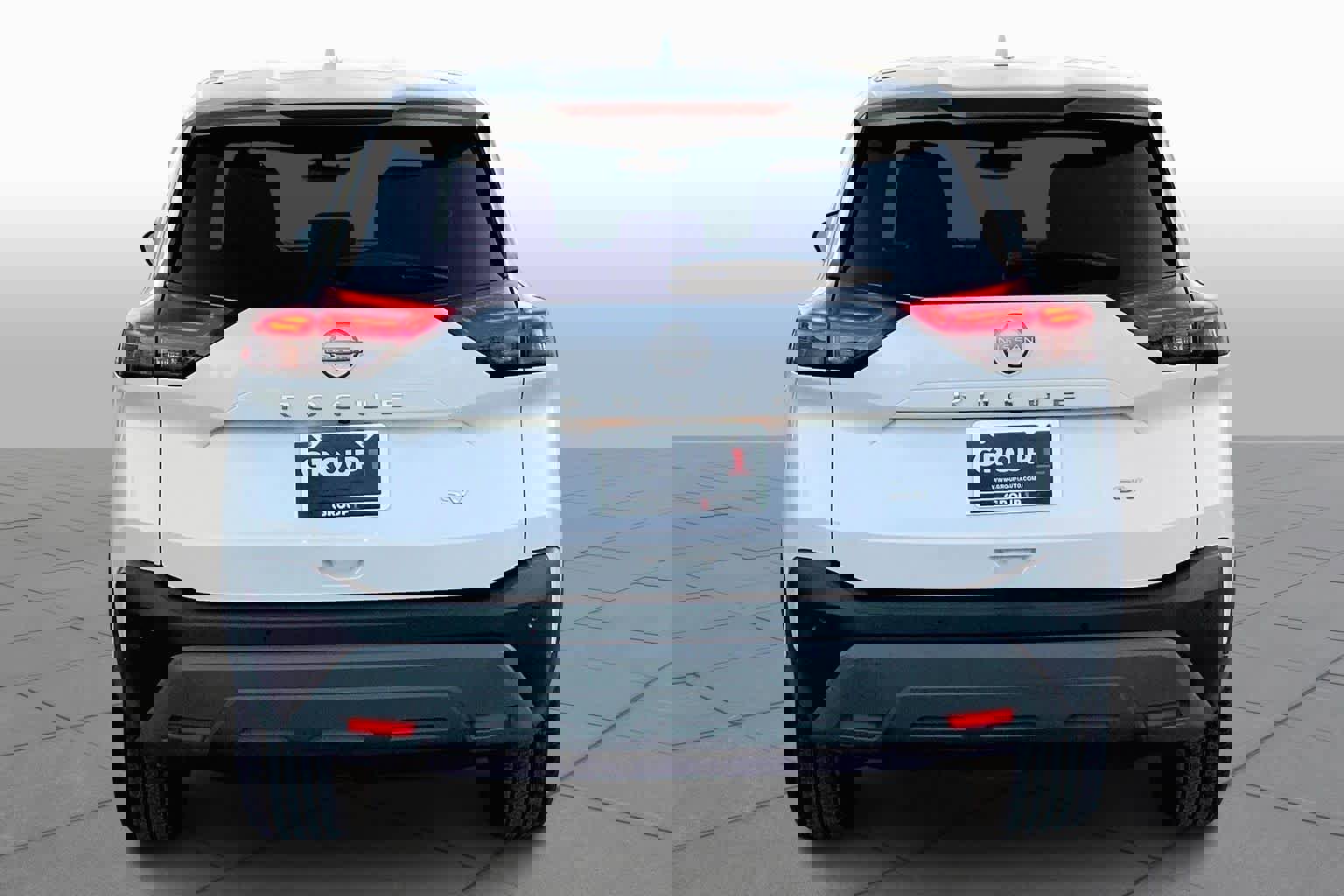 Used 2023 Nissan Rogue SV image 5