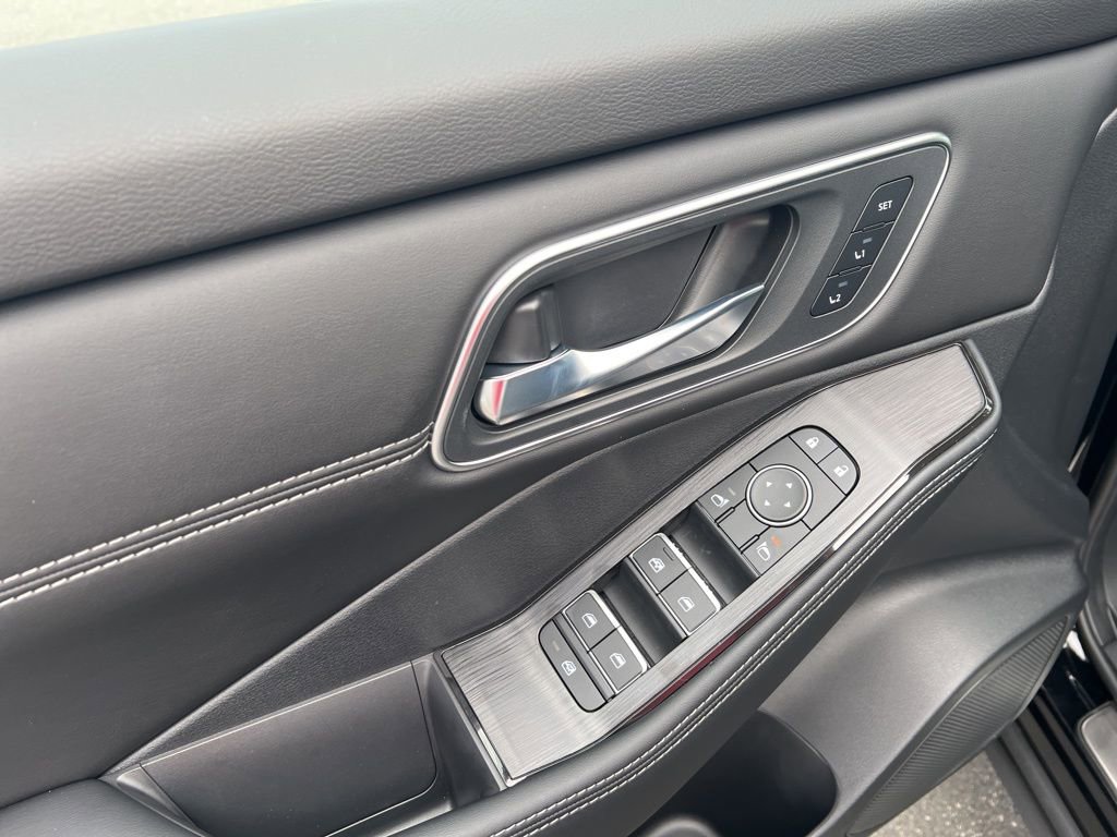 New 2026 Nissan Rogue Platinum image 13