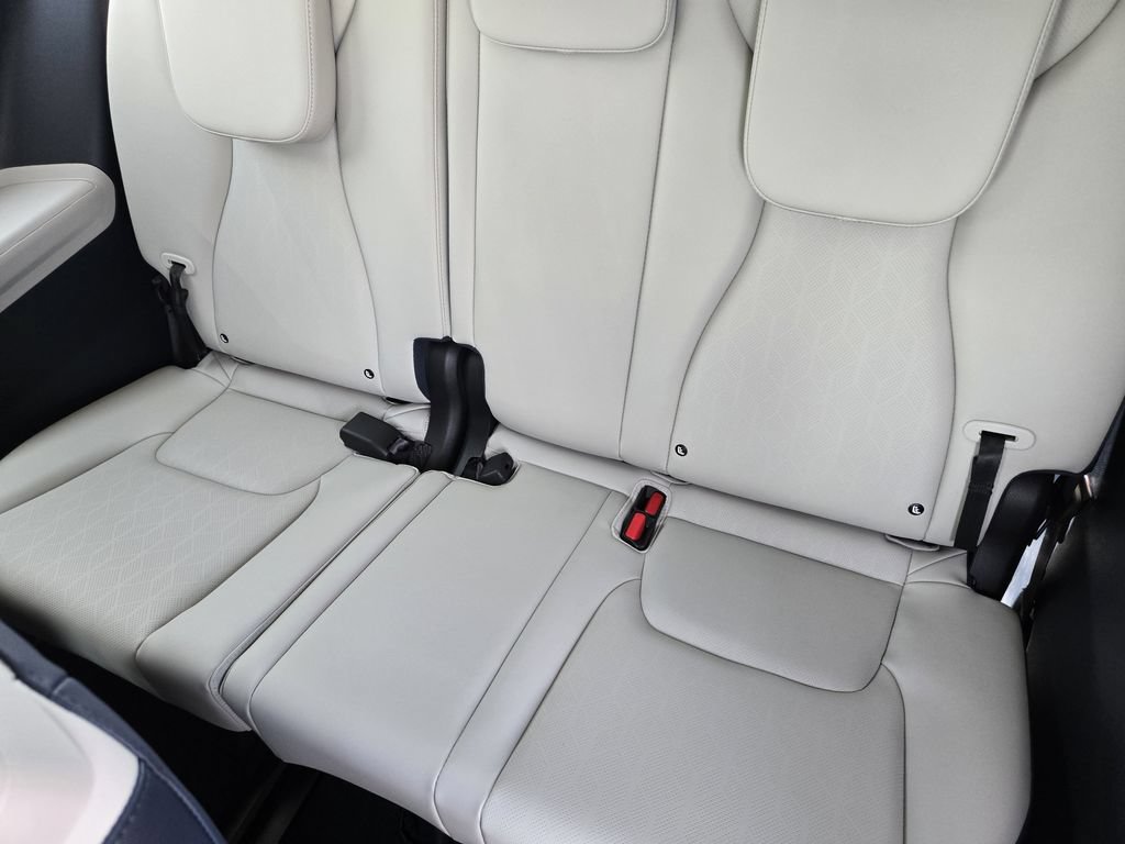 New 2026 Kia Carnival SX w/ SX Dark Edition Package FWD image 21