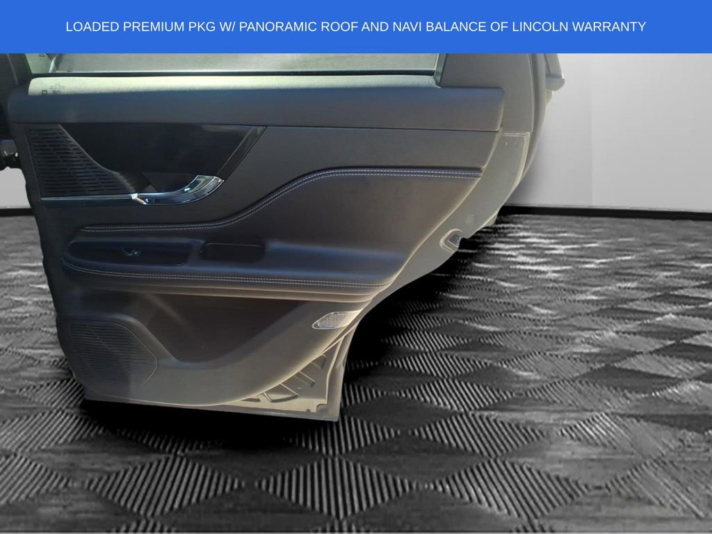 Used 2022 Lincoln Corsair AWD w/ Premium Package image 12