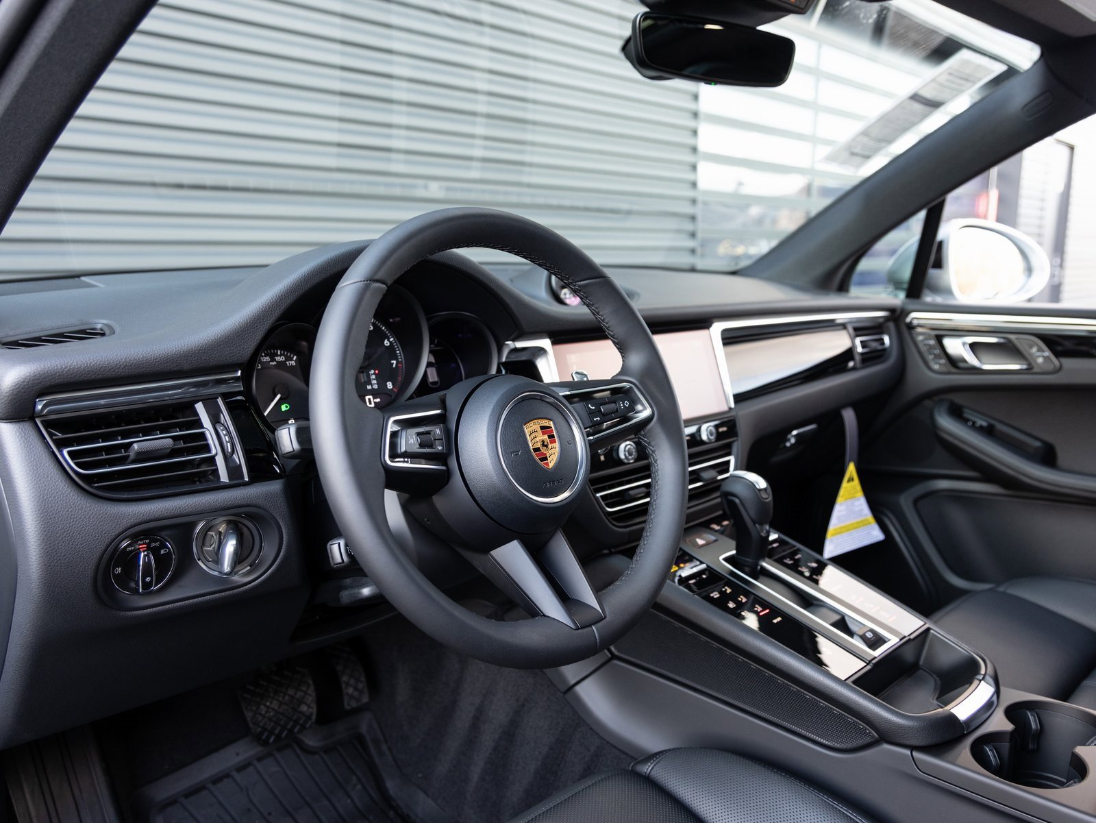 Certified 2026 Porsche Macan image 4