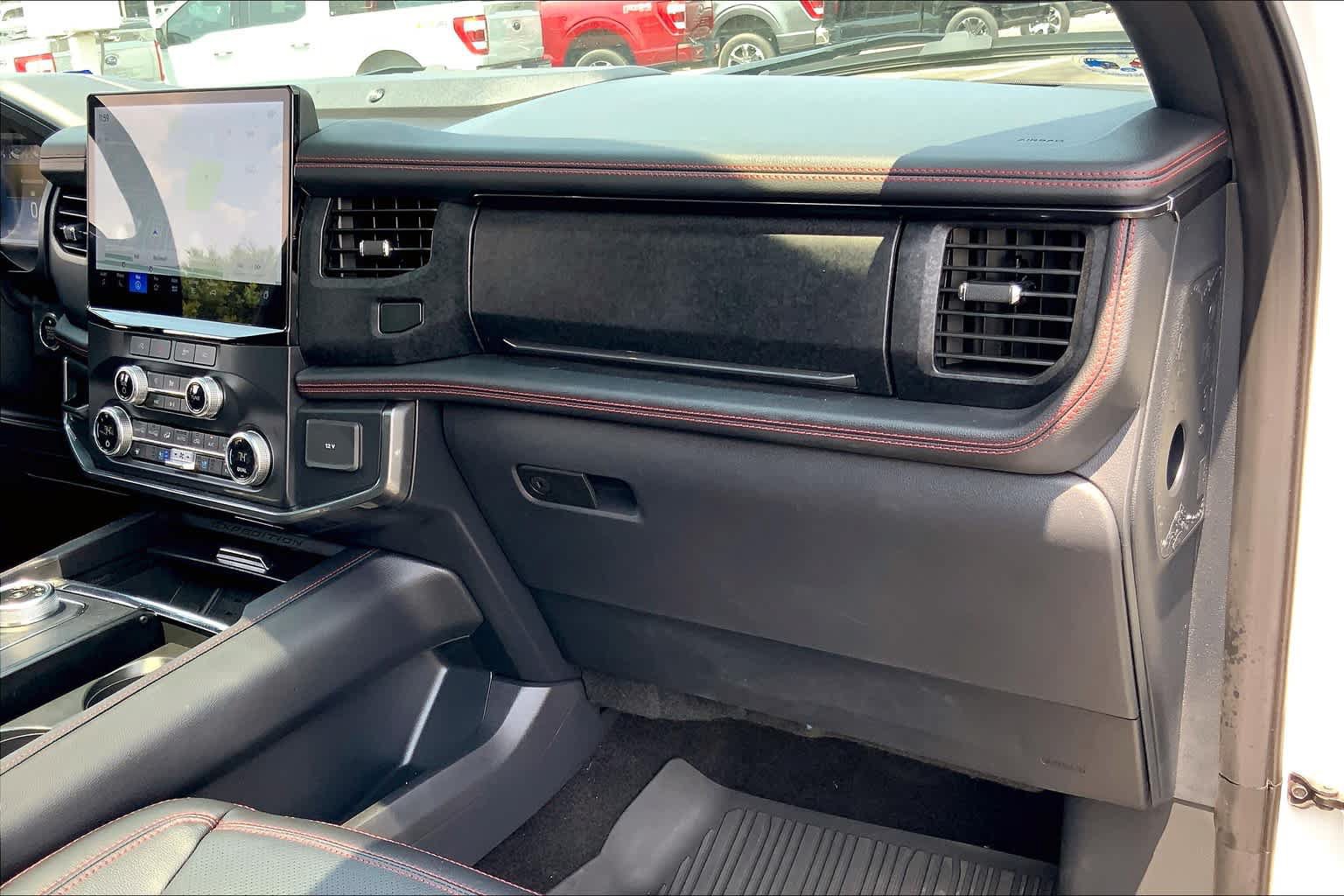 Used 2022 Ford Expedition Limited RWD image 17
