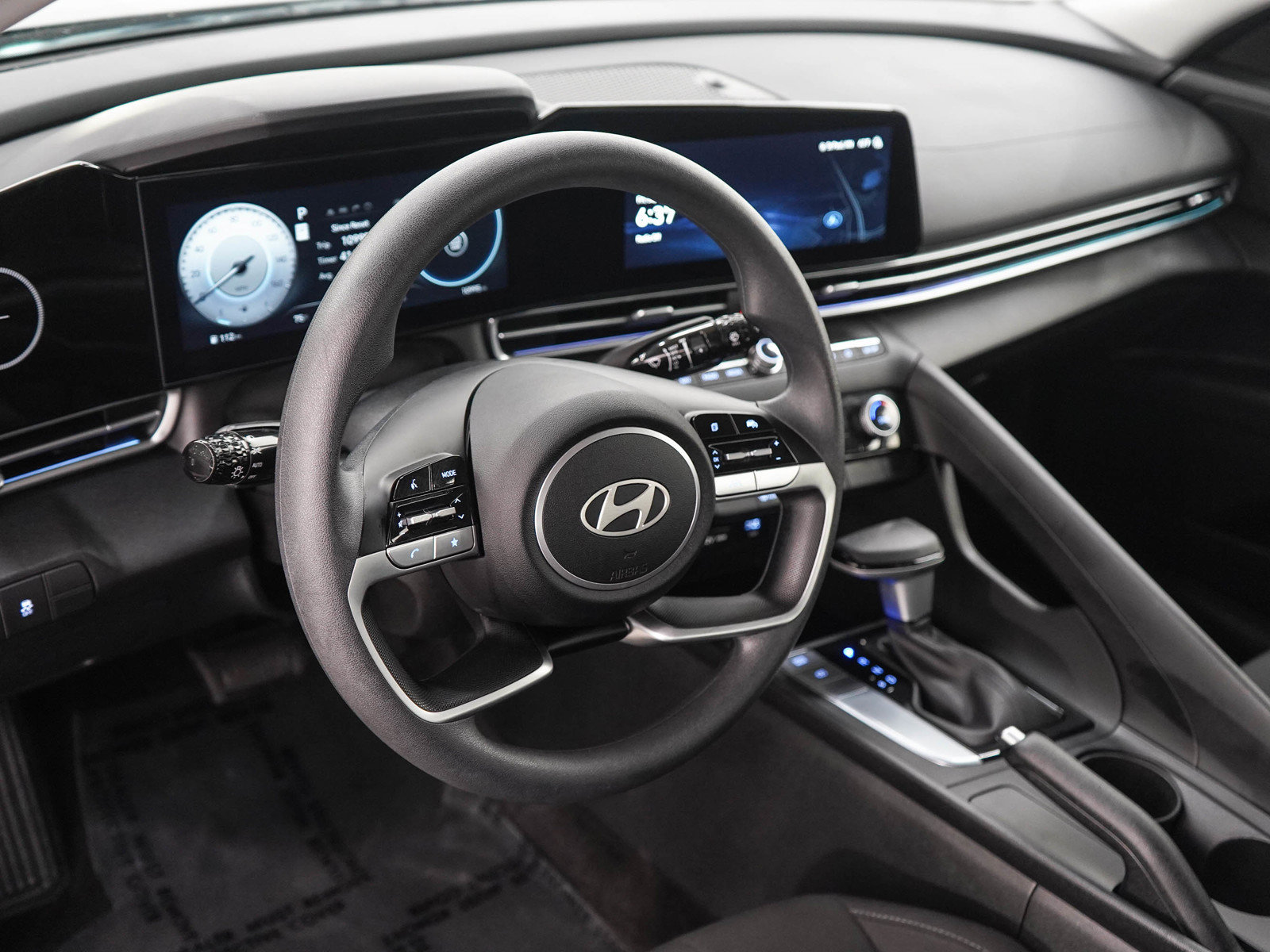 Used 2024 Hyundai Elantra SEL FWD image 19