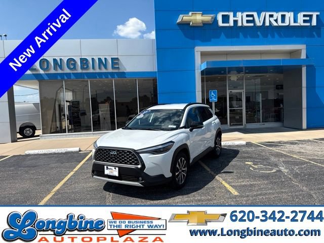 Used 2025 Toyota Corolla Cross XLE FWD image 1