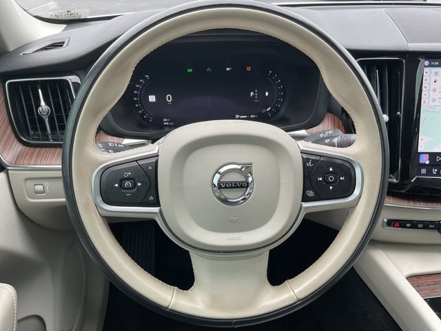 Used 2022 Volvo XC60 B5 Momentum w/ Climate Package FWD image 24