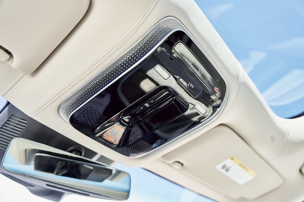 Used 2025 Mercedes-Benz Maybach EQS 680 4MATIC image 94