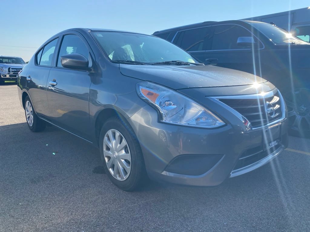 Used 2017 Nissan Versa SV FWD image 3