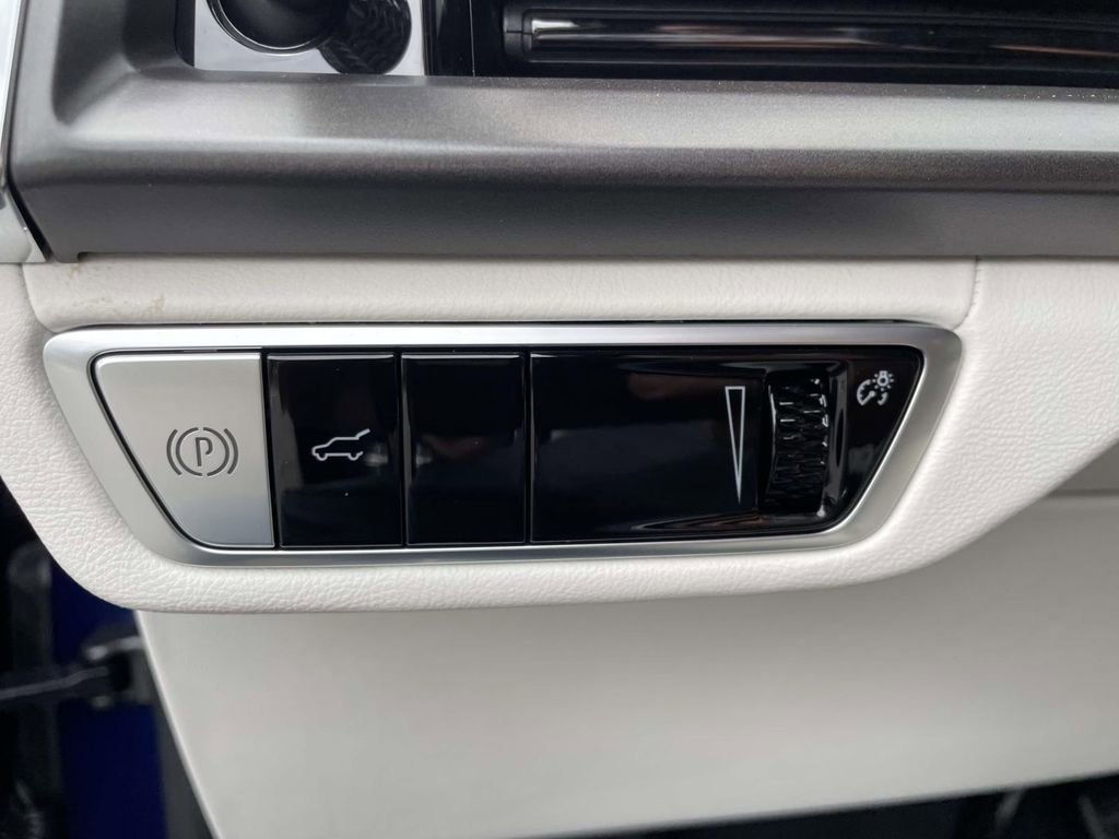 New 2026 Cadillac Vistiq Sport image 22