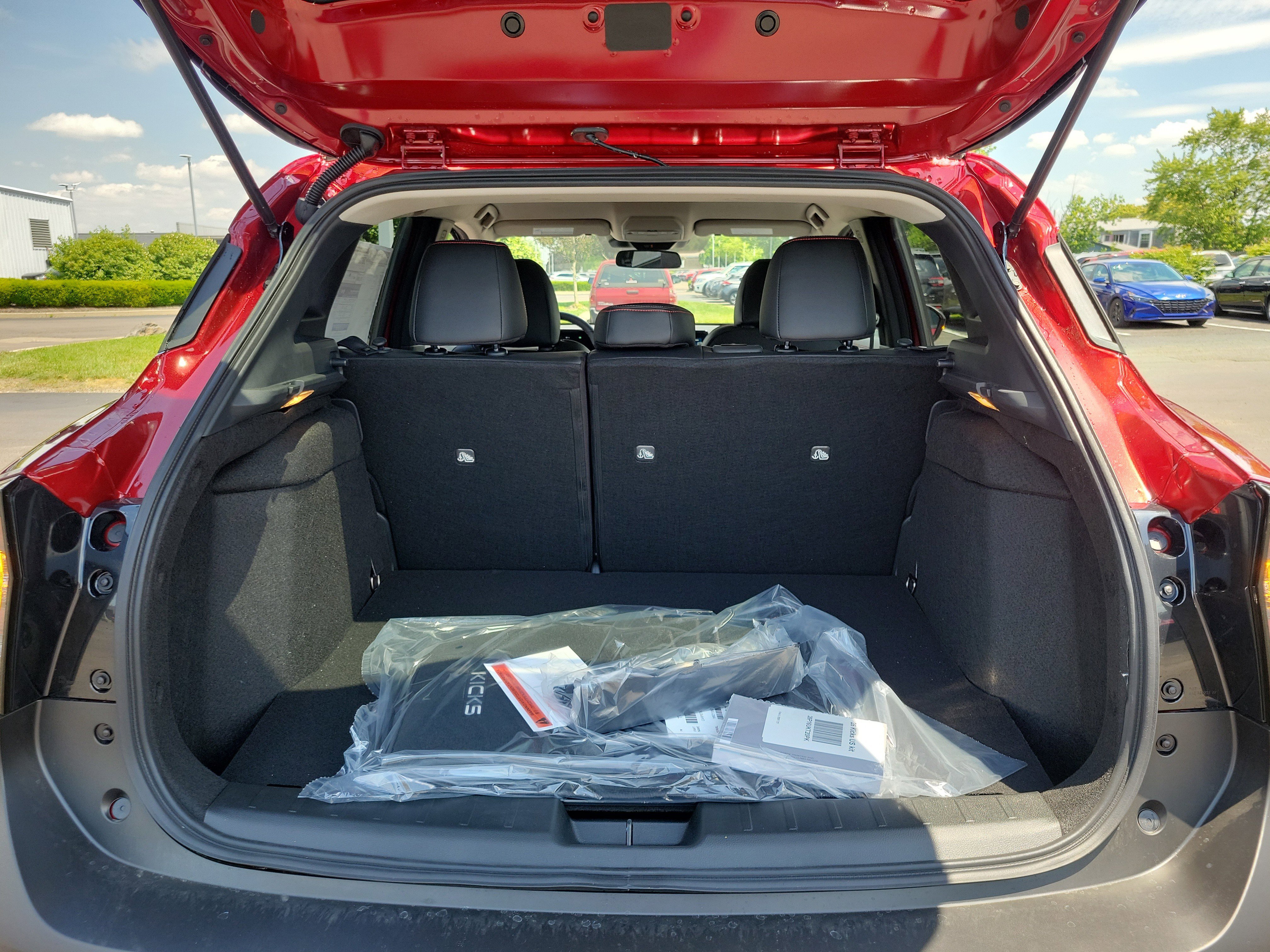New 2026 Nissan Kicks SR AWD/4WD image 8