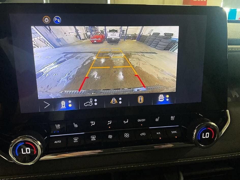 New 2026 Chevrolet Colorado ZR2 w/ Technology Package AWD/4WD image 19