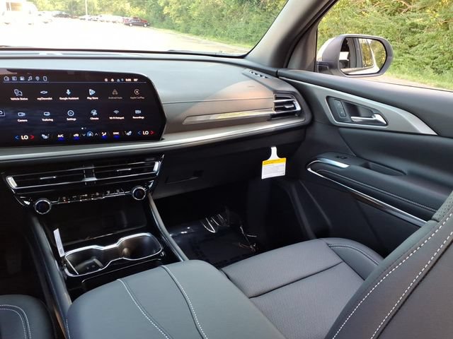 New 2027 Chevrolet Traverse LT w/ Sun and Wheel Package FWD image 8