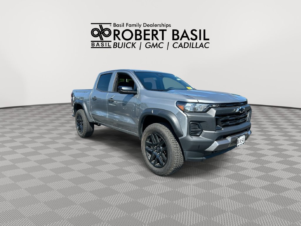 Used 2024 Chevrolet Colorado Trail Boss w/ Technology Package AWD/4WD image 2