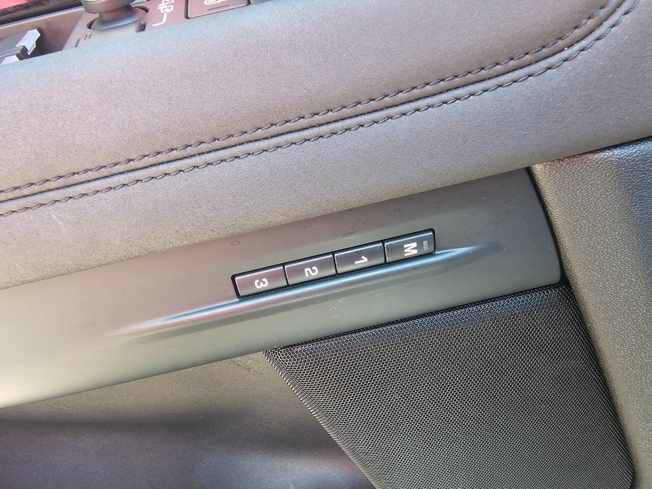 Used 2020 Land Rover Range Rover Evoque SE image 13