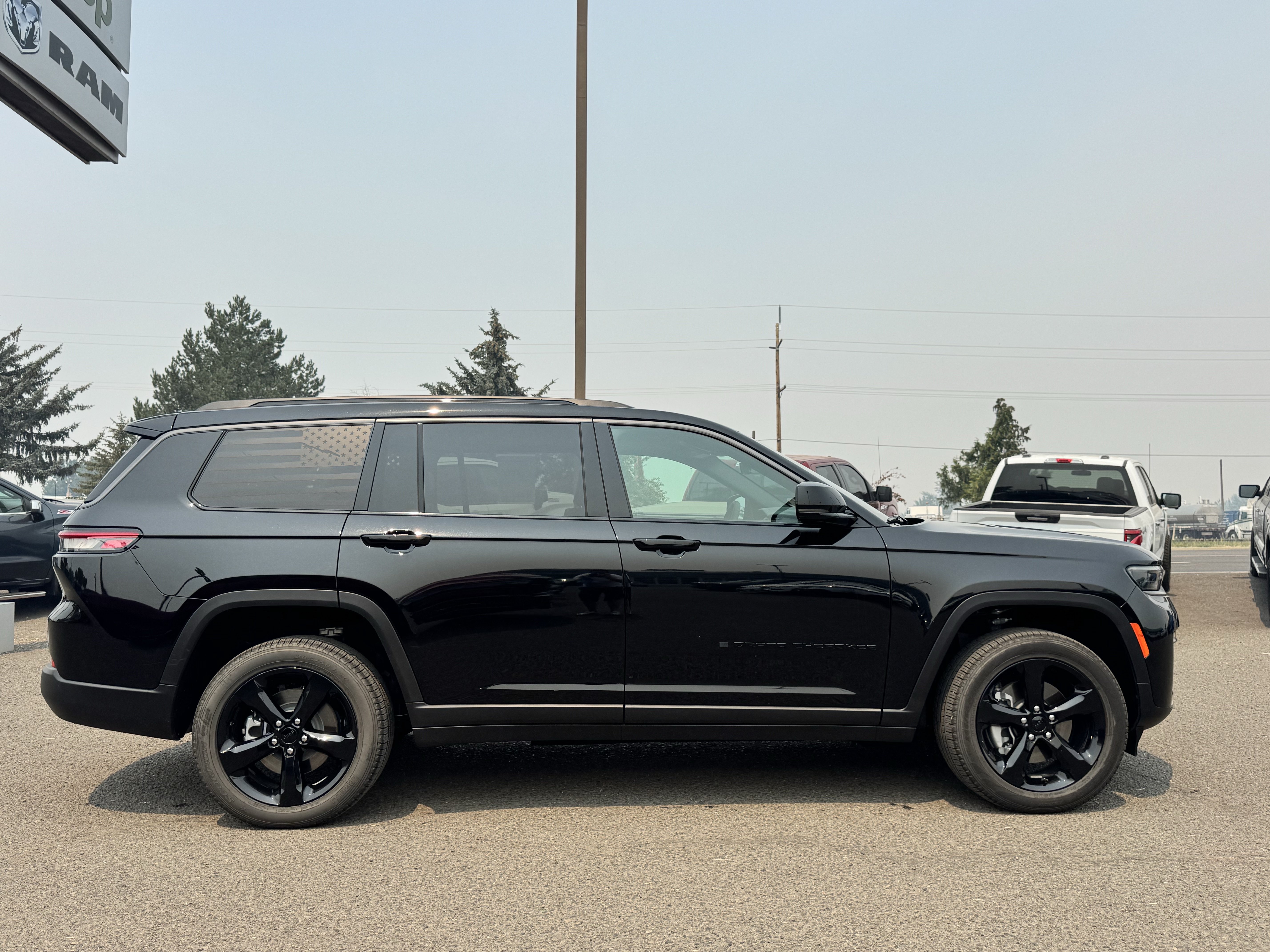 Used 2026 Jeep Grand Cherokee L Limited w/ Limited Altitude Package AWD/4WD image 2