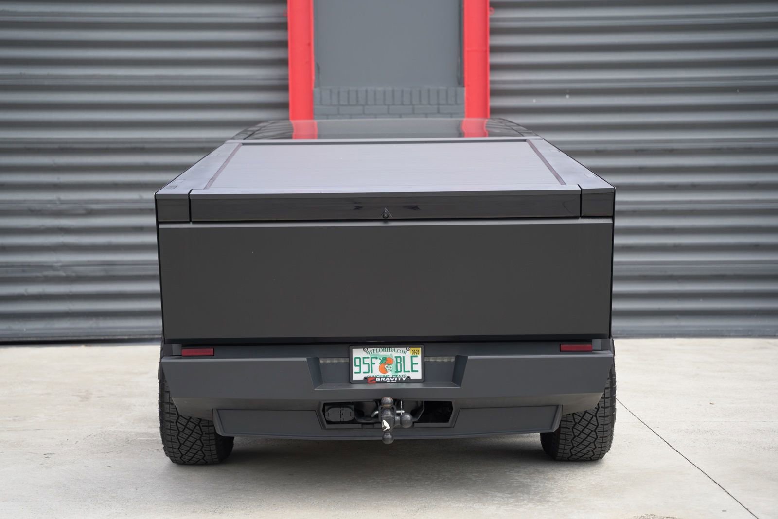 Used 2024 Tesla Cybertruck AWD Crew Cab image 4