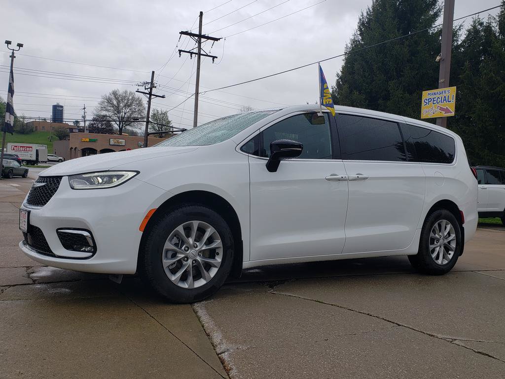 New 2026 Chrysler Pacifica Select AWD/4WD image 8