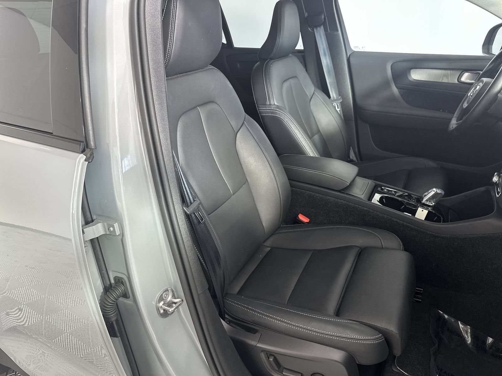 Used 2026 Volvo XC40 B5 Plus AWD/4WD image 27