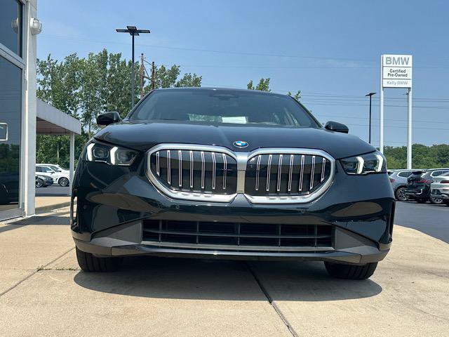 Used 2024 BMW 530i xDrive w/ Premium Package AWD/4WD image 2