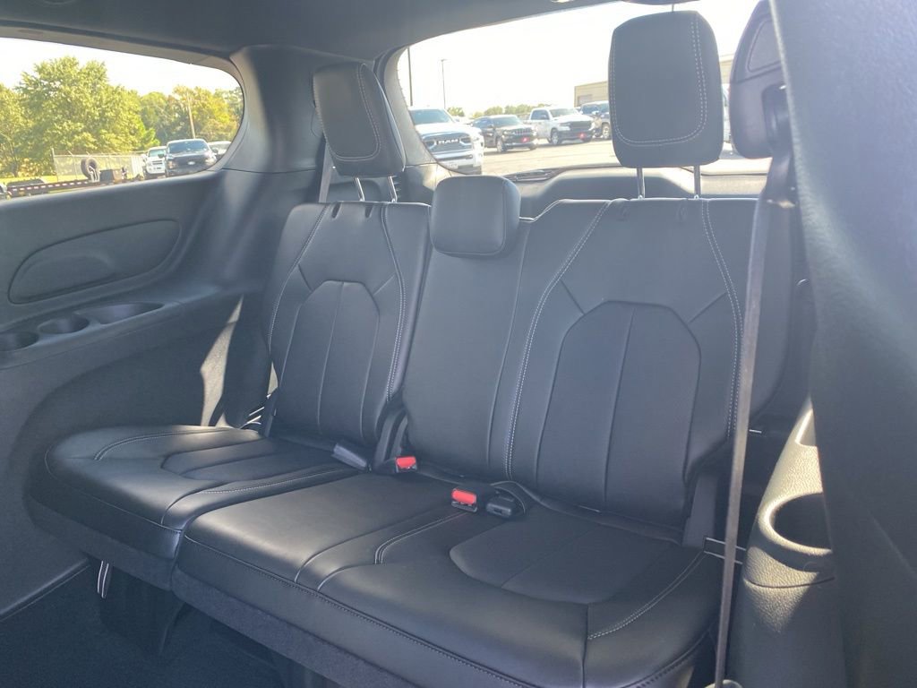 New 2026 Chrysler Pacifica Select FWD image 31