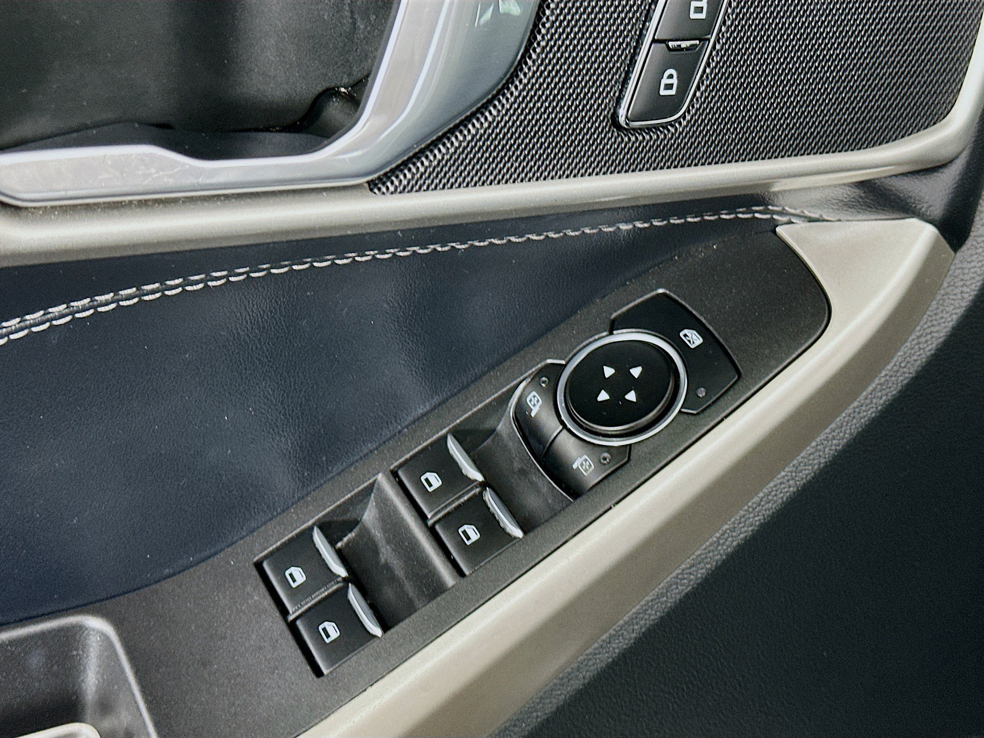 Used 2022 Ford Explorer XLT RWD image 15
