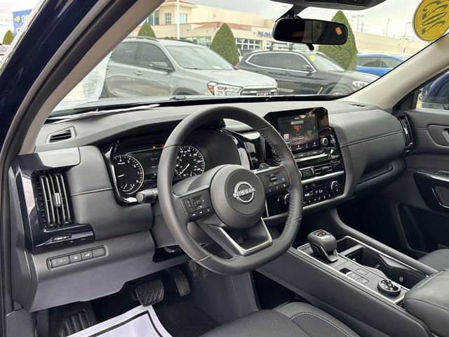 Used 2025 Nissan Pathfinder SV w/ SV Premium Package AWD/4WD image 23