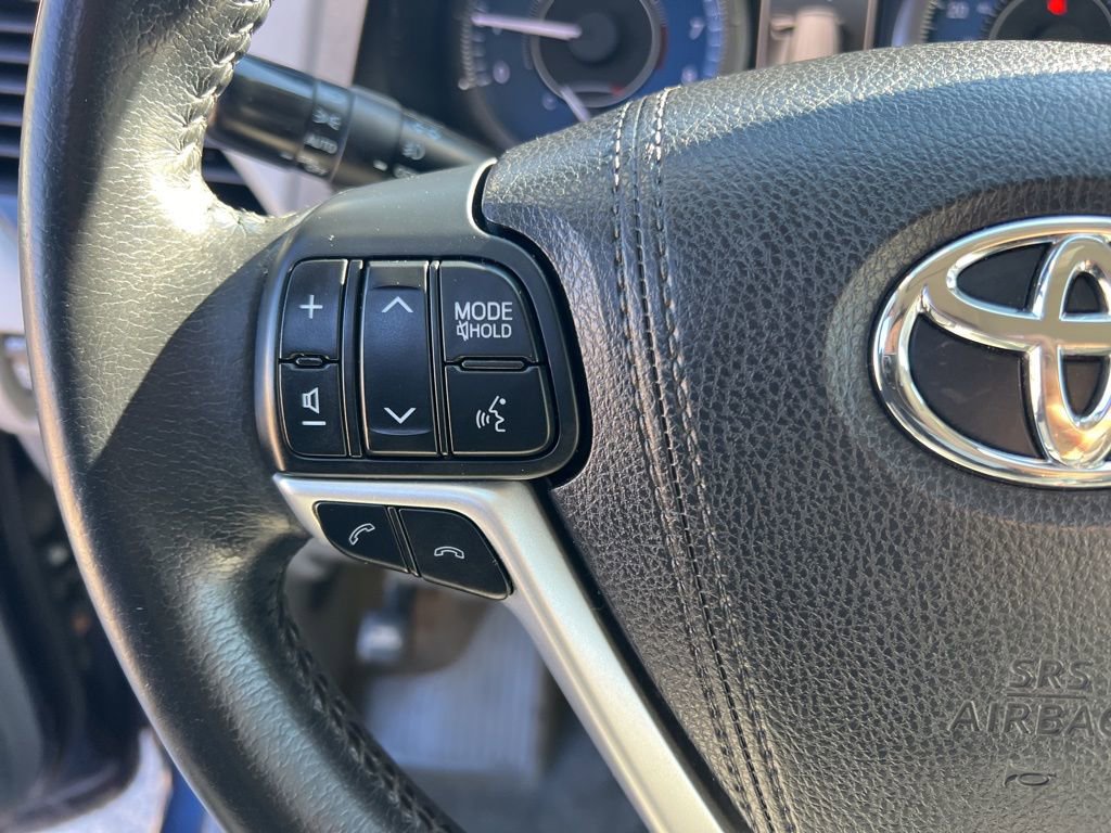 Used 2018 Toyota Sienna XLE w/ XLE Navigation Package image 15