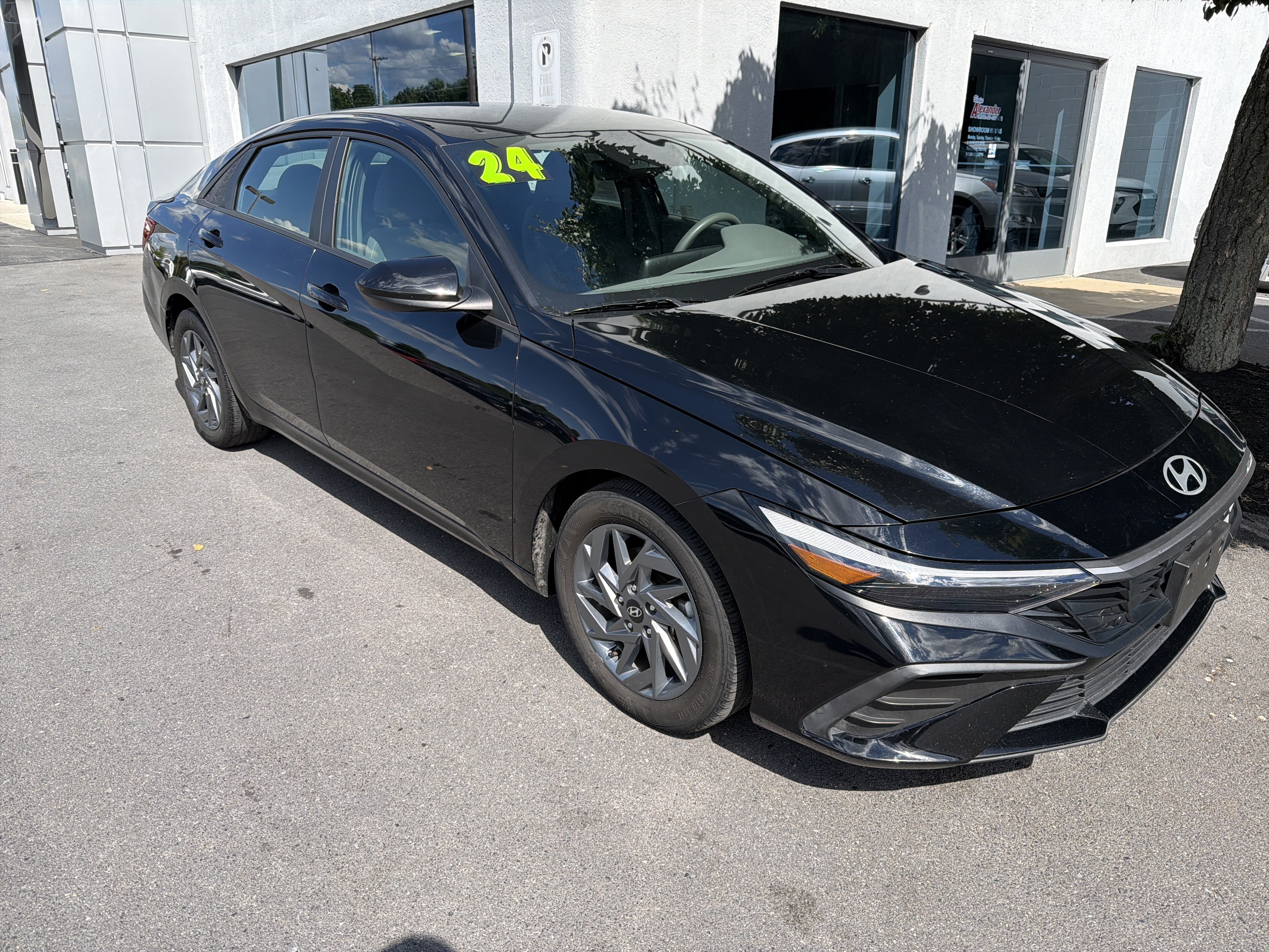 Used 2024 Hyundai Elantra SEL FWD video 1