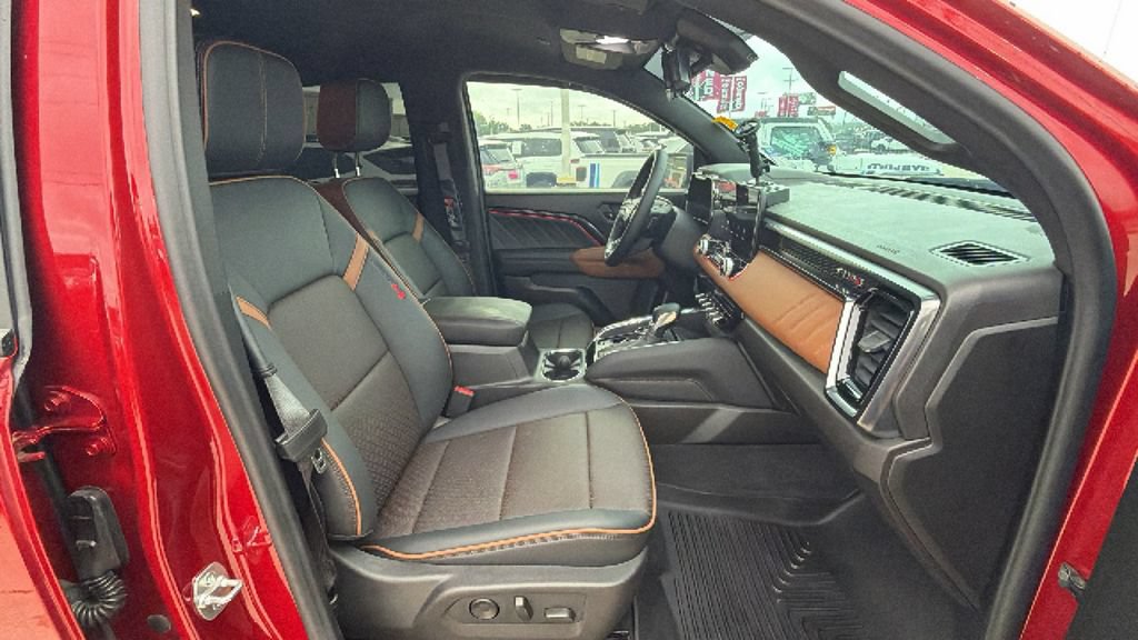 Used 2025 GMC Canyon AT4 w/ AT4 Premium Package AWD/4WD image 31