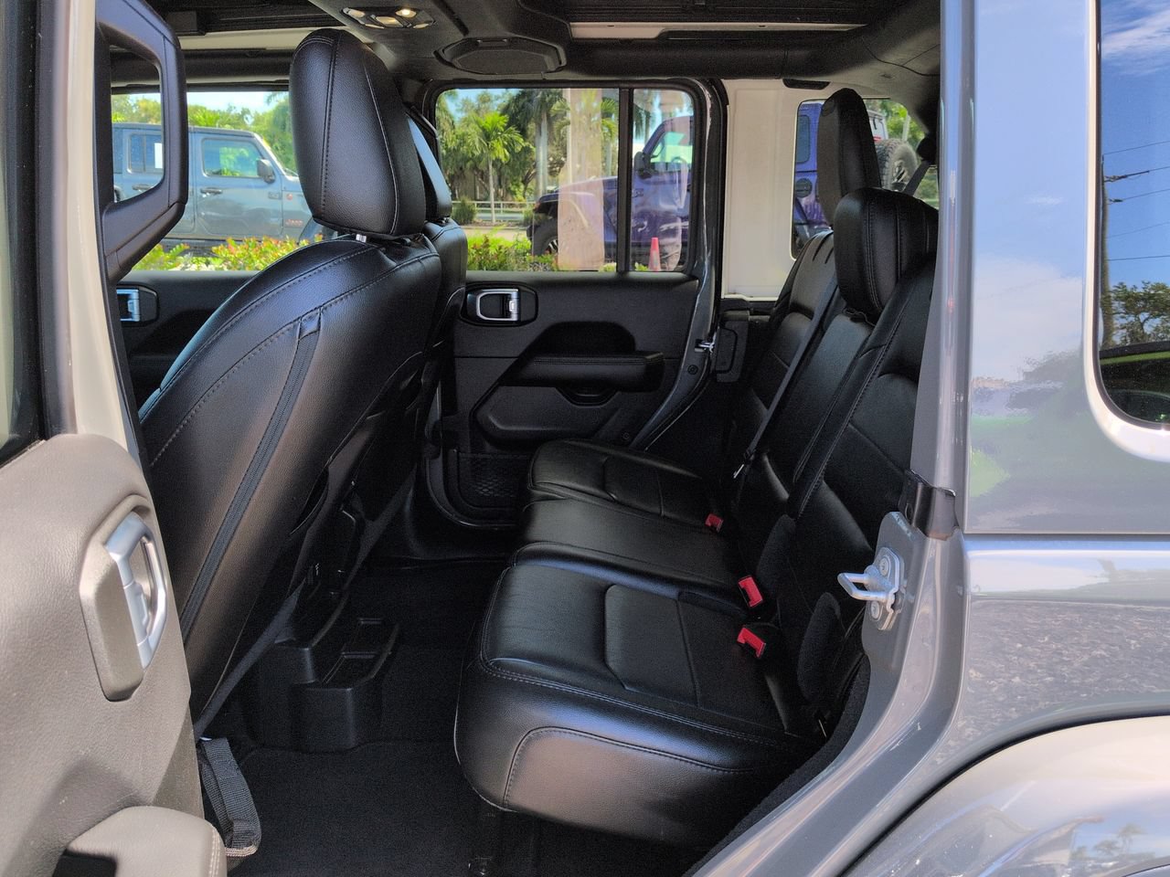 Used 2021 Jeep Wrangler Unlimited Sahara AWD/4WD image 14