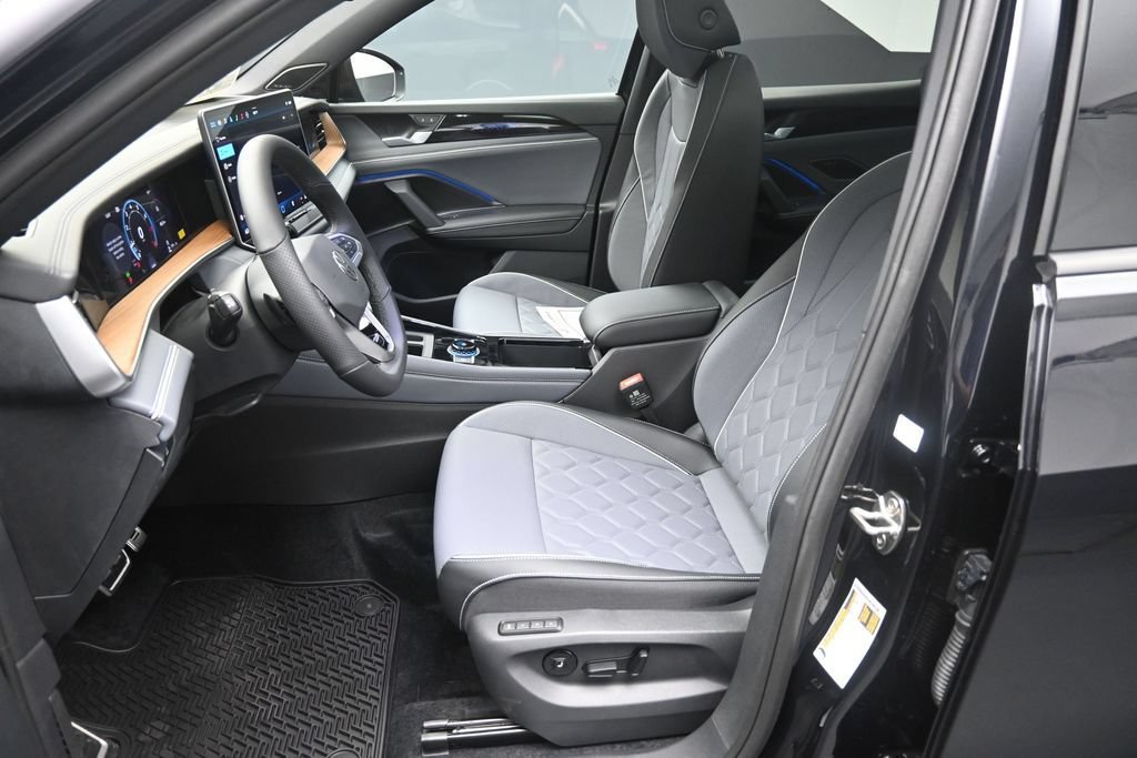 New 2026 Volkswagen Tiguan SEL R-Line AWD/4WD image 18