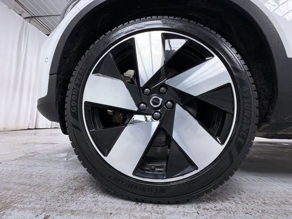 Used 2023 Volvo XC40 Recharge Ultimate image 10