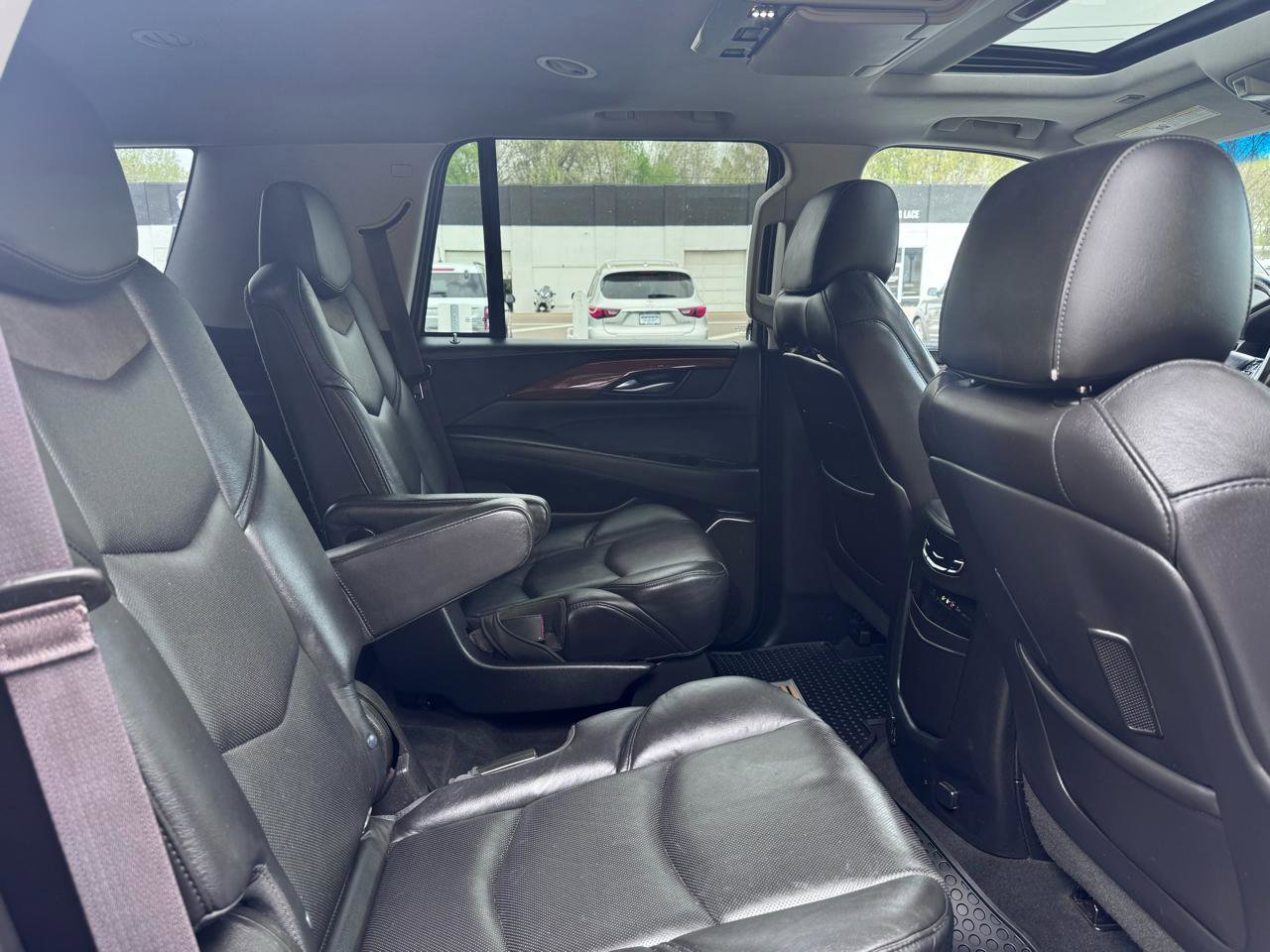 Used 2016 Cadillac Escalade Premium image 11