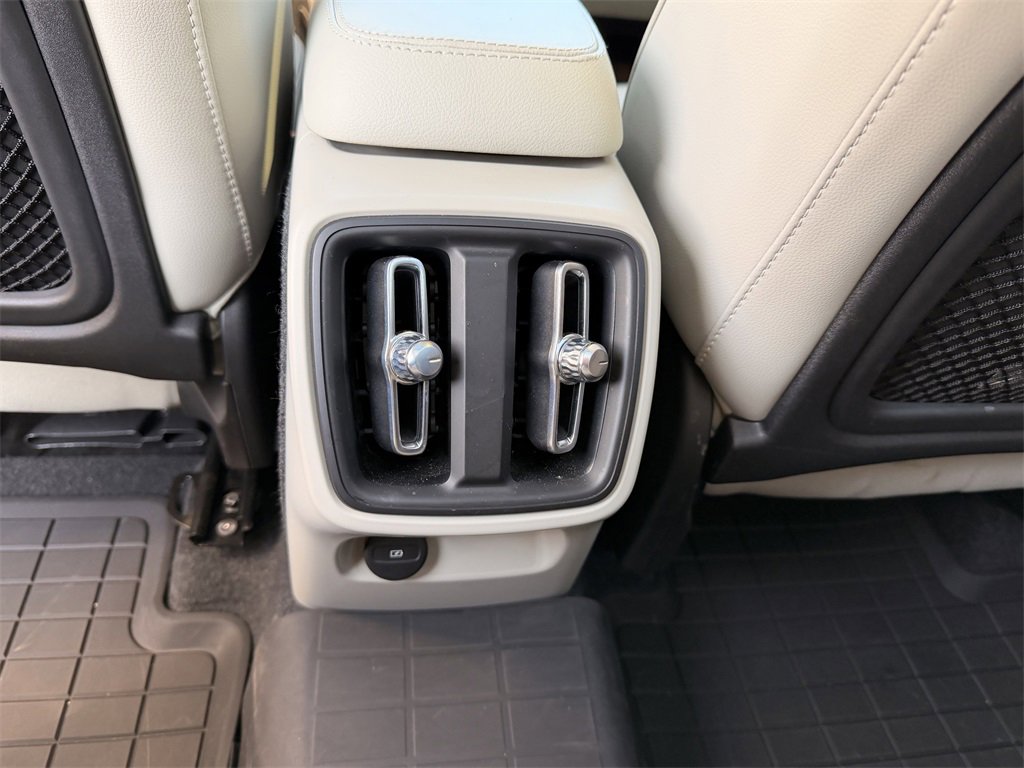 Used 2023 Volvo XC40 B5 Ultimate w/ Protection Package Premier image 26