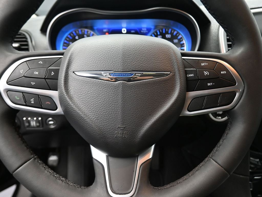 Used 2023 Chrysler 300 Touring image 7