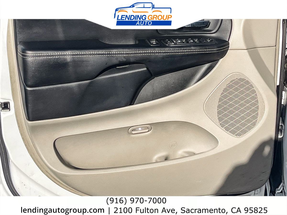 Used 2016 Chrysler Town & Country Touring image 19