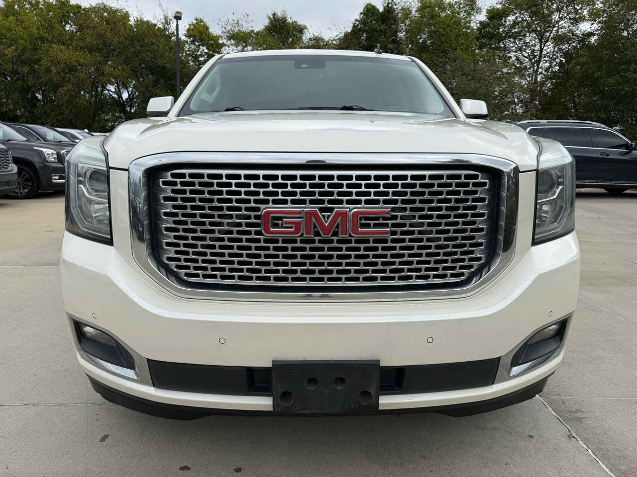 Used 2015 GMC Yukon Denali w/ Touring Package image 2
