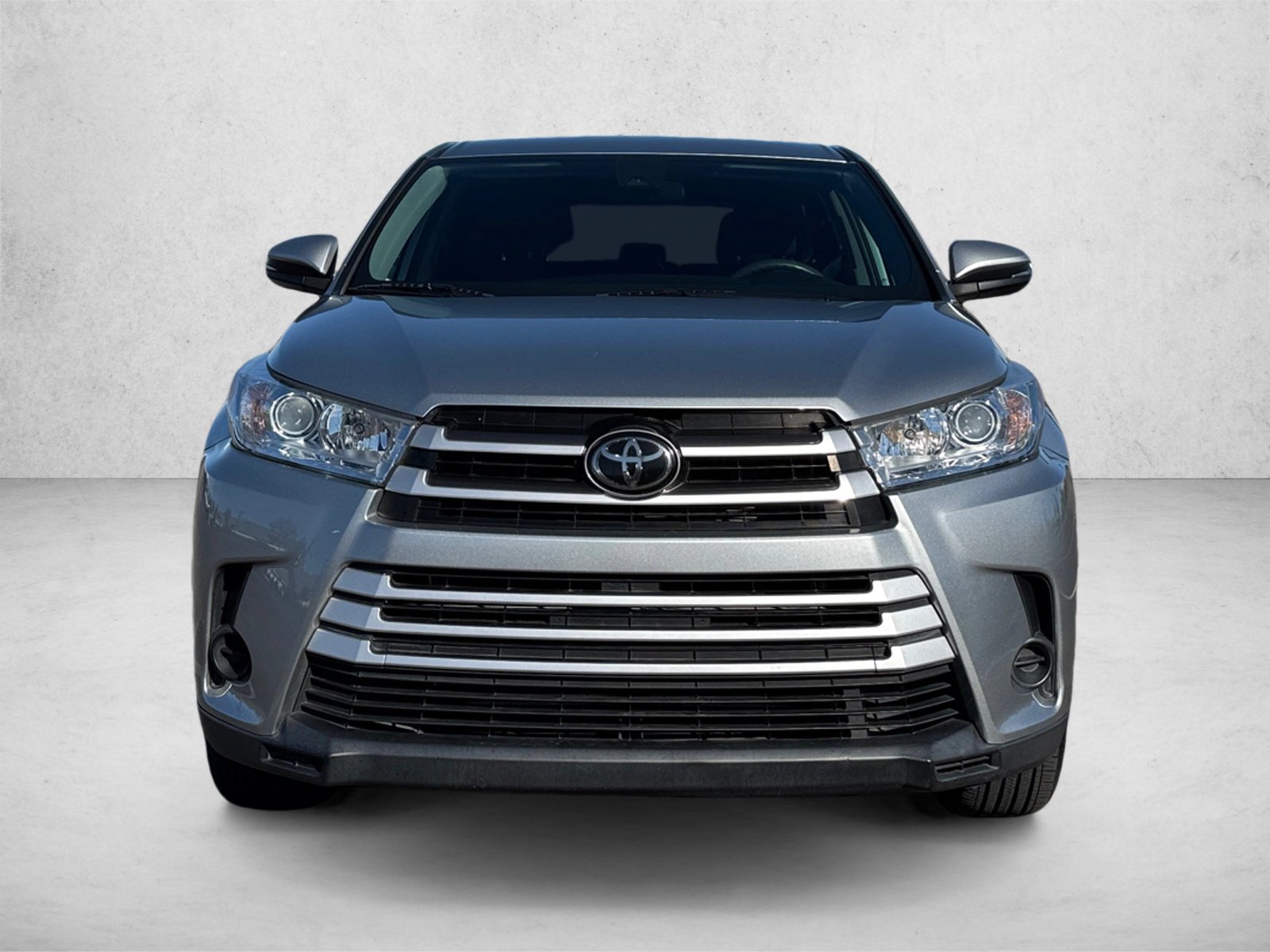 Used 2019 Toyota Highlander LE FWD image 2