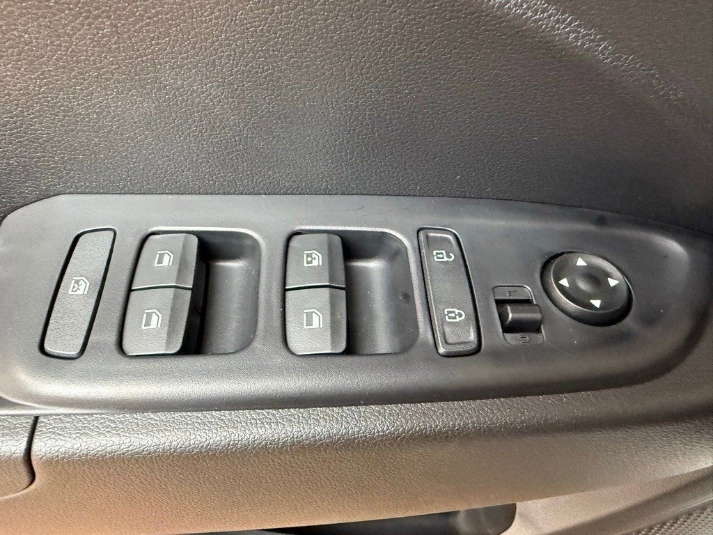 New 2026 Hyundai Venue SEL FWD image 18