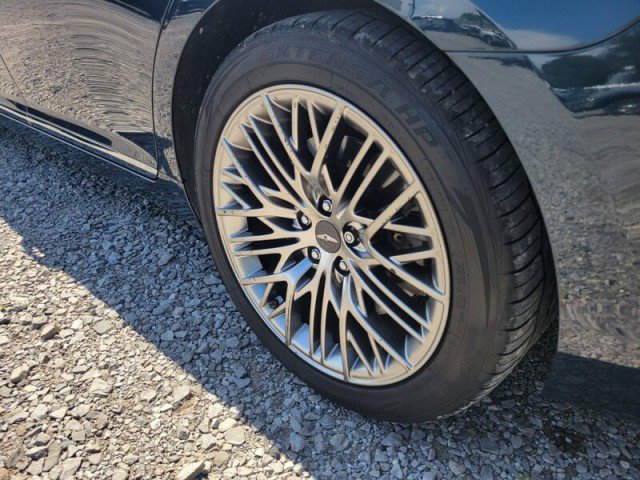 Used 2022 Genesis G90 3.3T Premium RWD image 7