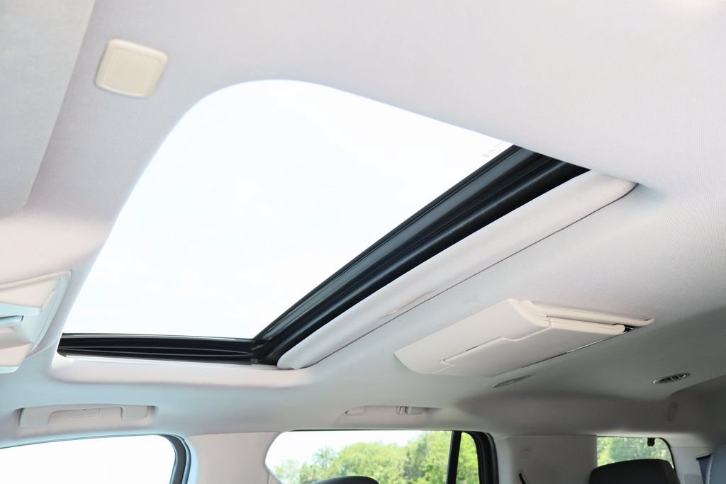 Used 2020 Cadillac Escalade Premium Luxury RWD image 25