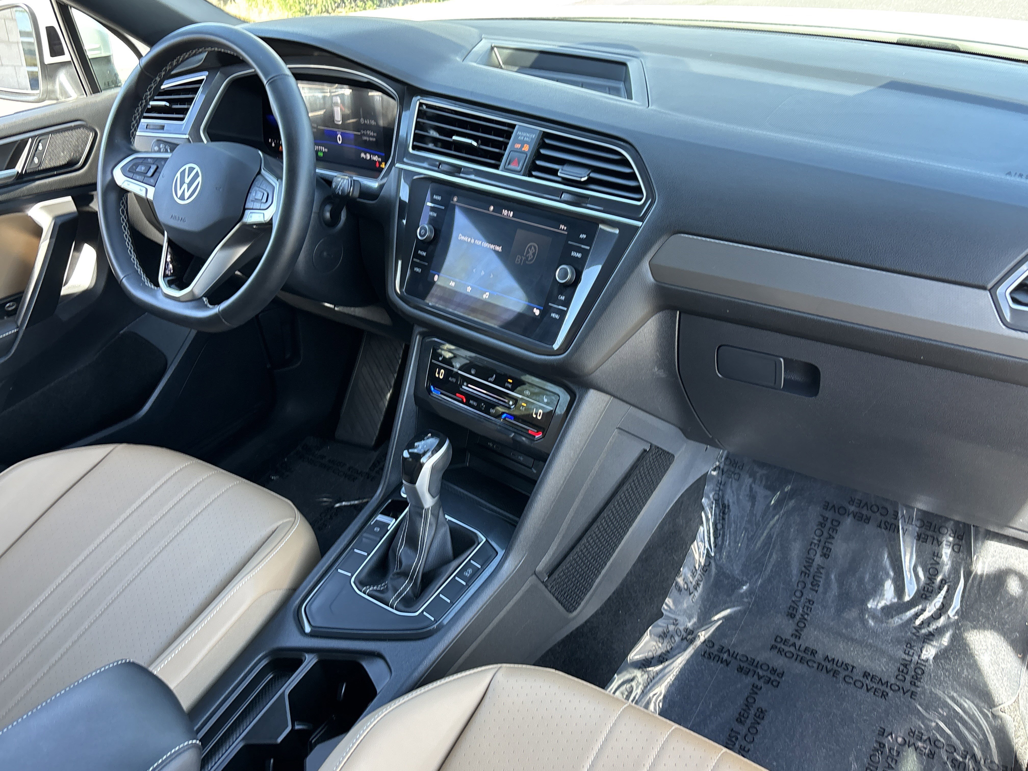 Used 2023 Volkswagen Tiguan SE w/ Panoramic Sunroof Package image 11