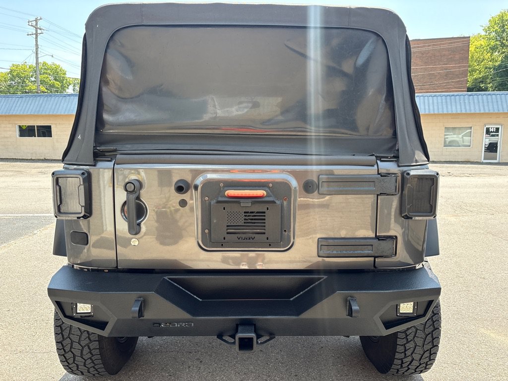 Used 2016 Jeep Wrangler Unlimited Sahara w/ Connectivity Group AWD/4WD image 5
