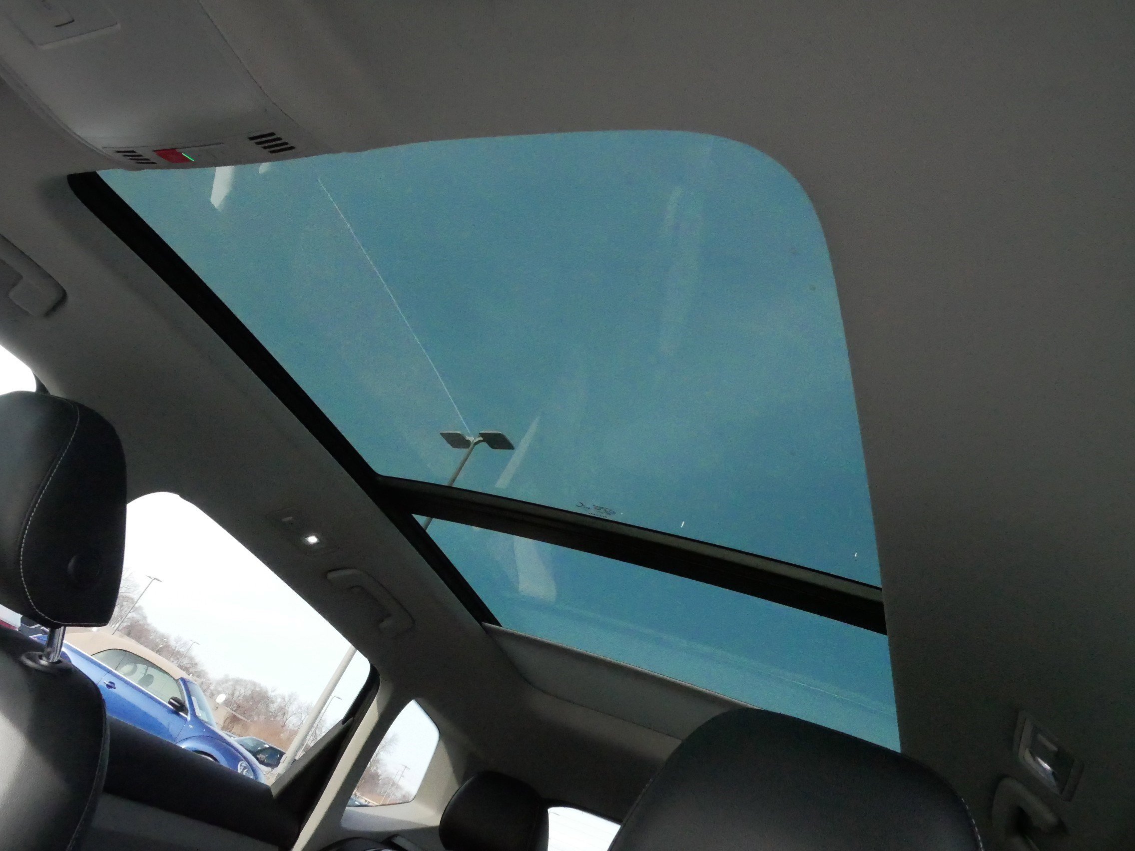 Certified 2023 Volkswagen Taos SEL image 34