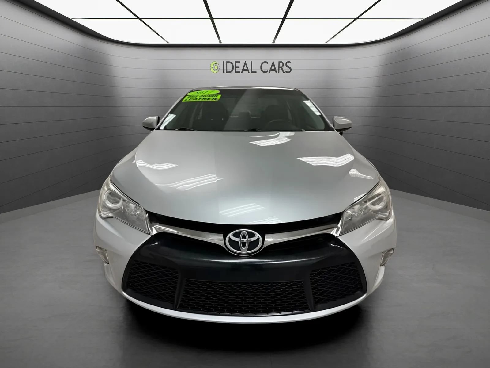 Used 2017 Toyota Camry SE FWD image 2